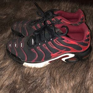 Women’s Nike AirMax (BIG KIDS SIZE 6, WOMENS 7.5)